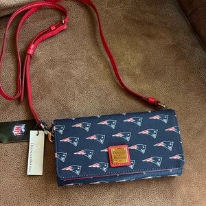 NWT Dooney & Bourke New England Patriots Crossbody Wallet.